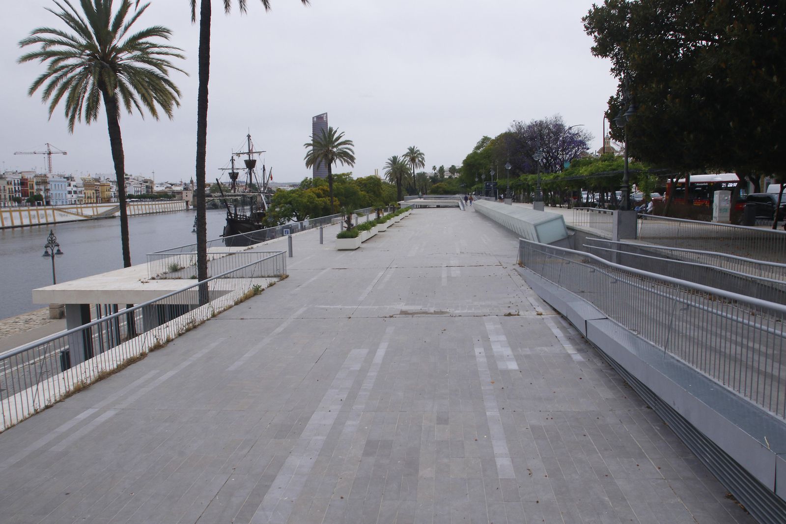 El paseo de Marqués de Contadero aún carece de sombras.