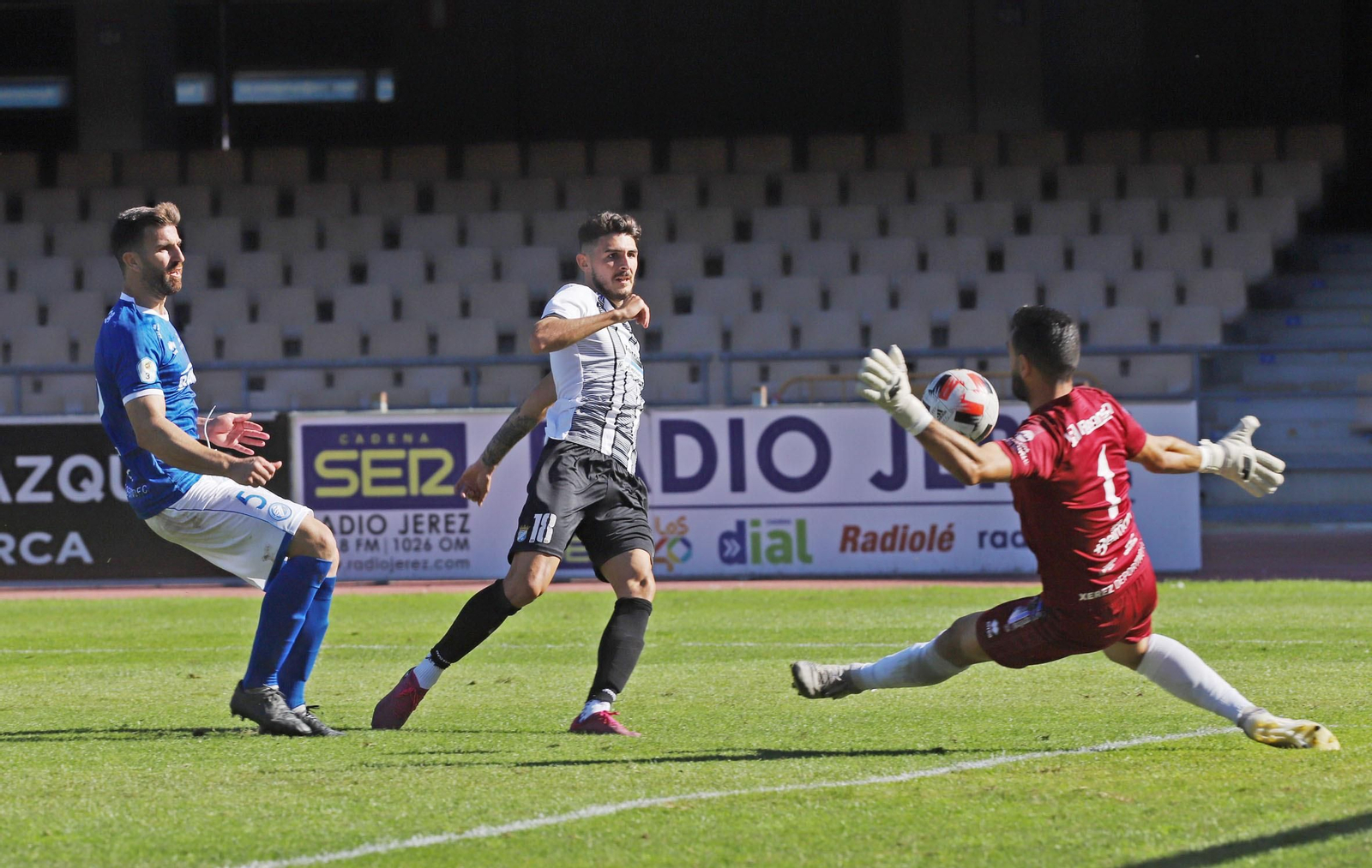 Rares fue el autor de uno de los dos goles del triunfo del Xerez CD en el derbi ante el Xerez DFC.