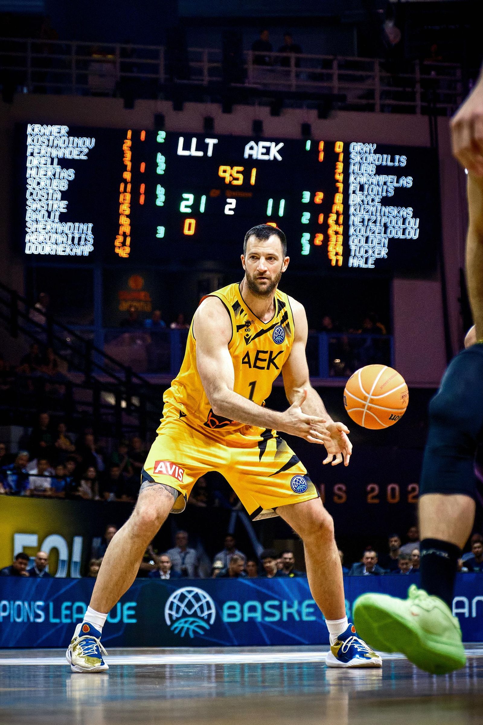 El AEK remonta y le quita al Tenerife el tercer puesto (77-73)