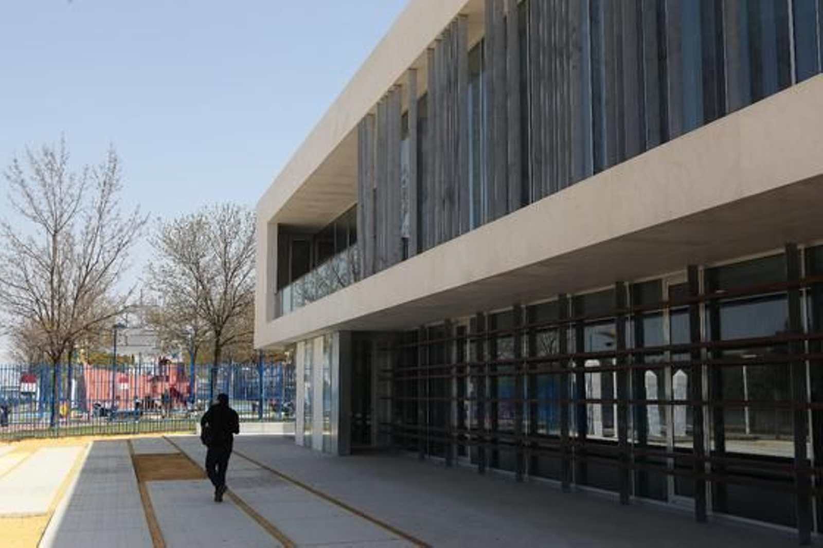 Cristalera que recubre el edificio.

Foto: José Ángel García