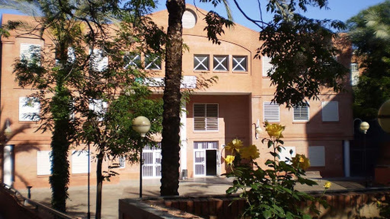 El consejo escolar del IES La Orden denuncia "la falta de recursos y de espacio" en el centro