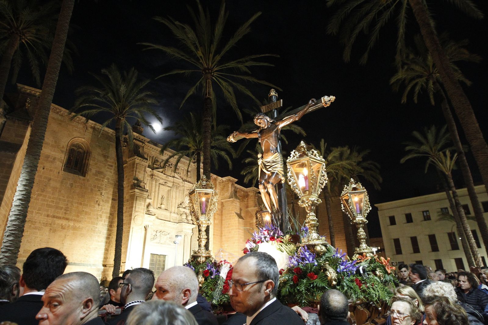 Imágenes Via Crucis Santo Cristo de la Escucha. Semana Santa Almería 2019
