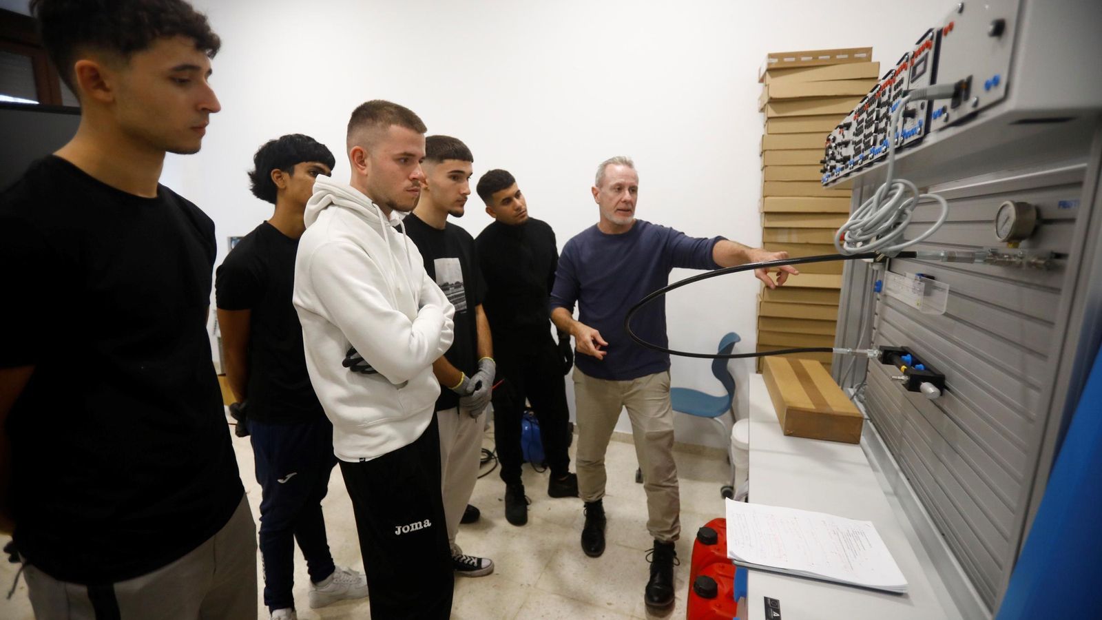 Alumnos de uno de los ciclos de la familia de Electricidad y Electrónica del instituto Maimónides.