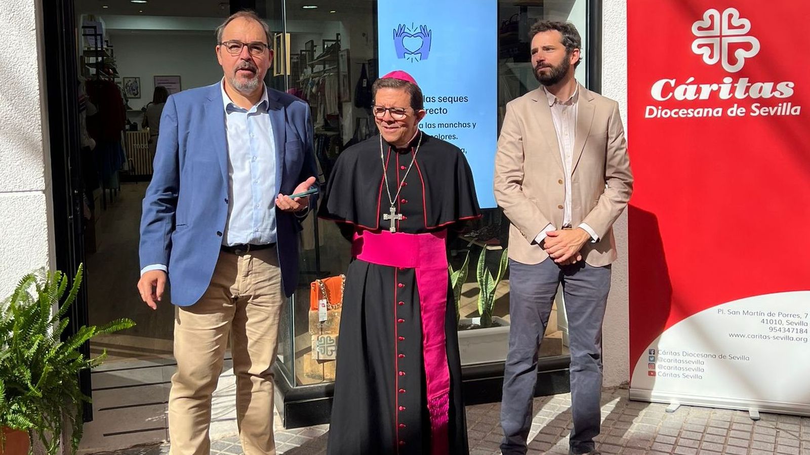 Inauguración de la tienda de Moda re- de Cáritas en Dos Hermanas