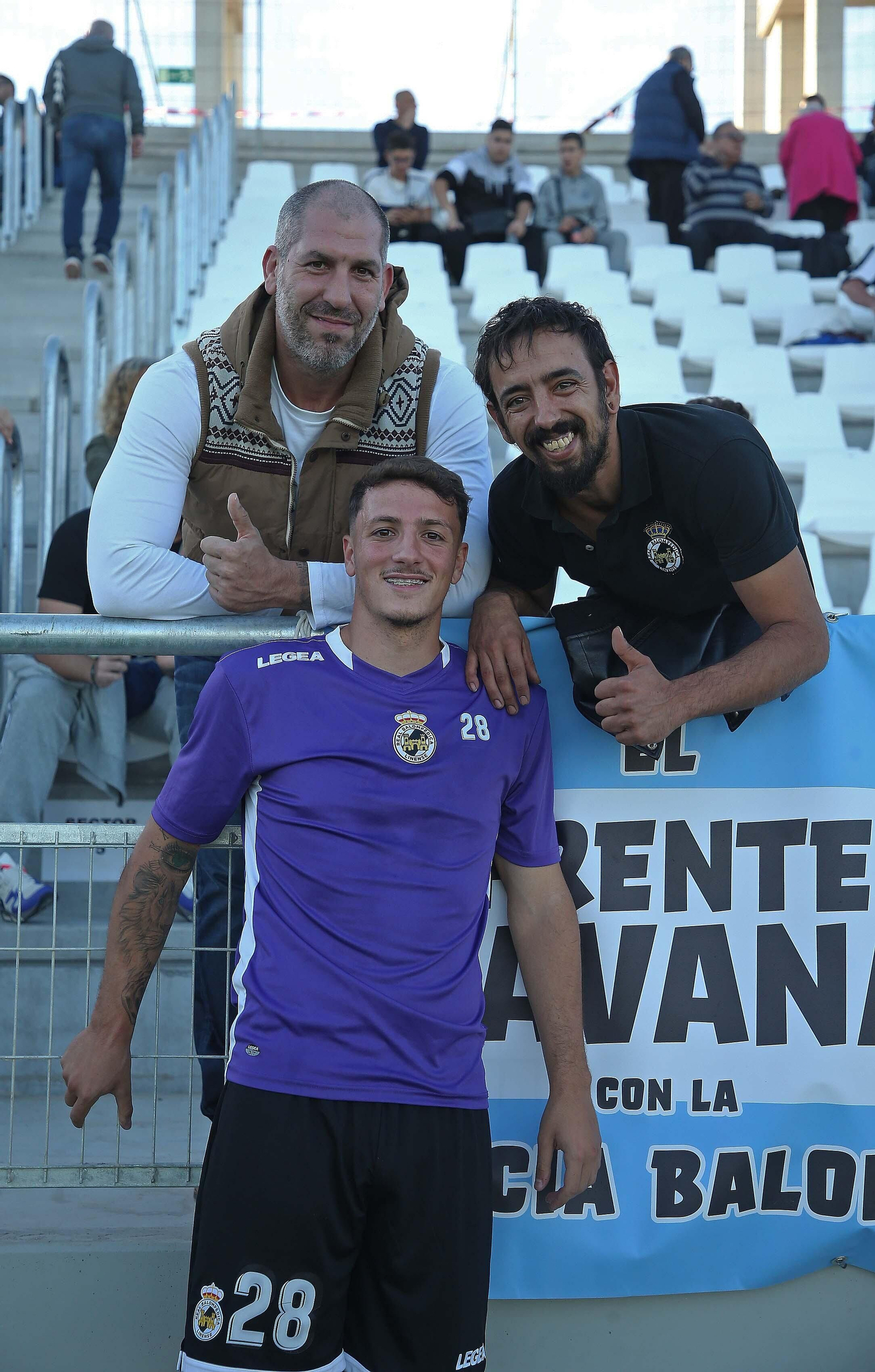 Búscate durante el Balona - Sevilla Atlético en el Ciudad de La Línea