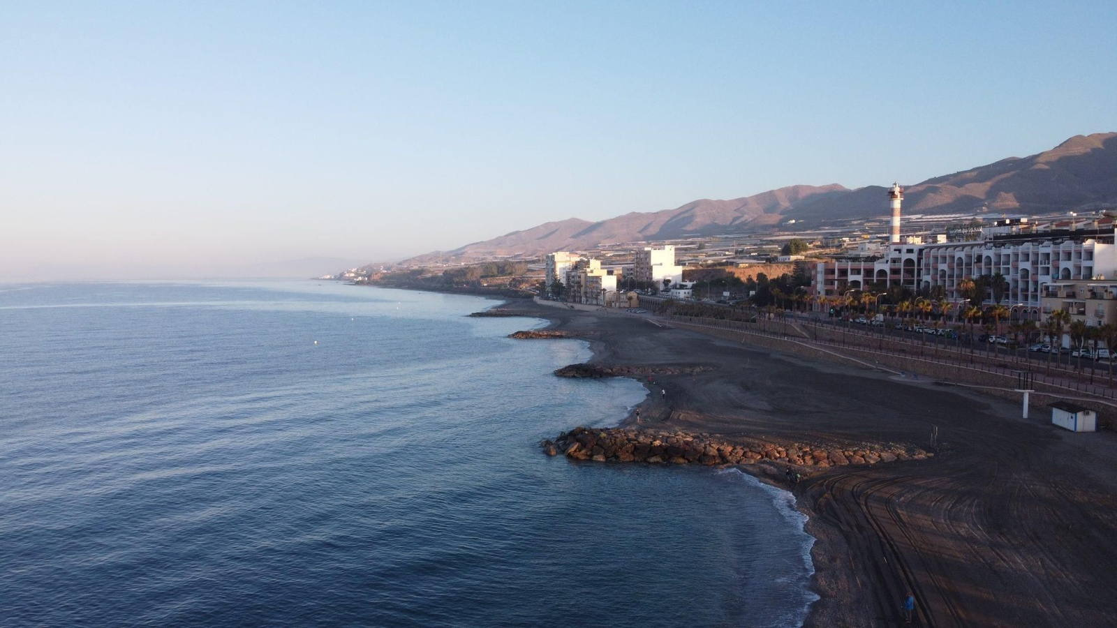 Playa de La Caracola, en Adra.