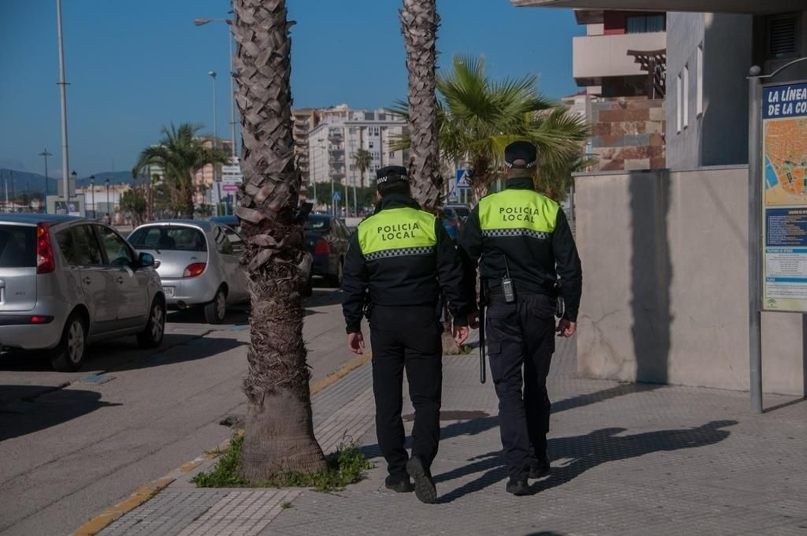 Dos agentes de Policía Local en La Línea Dos agentes de Policía Local en La Línea