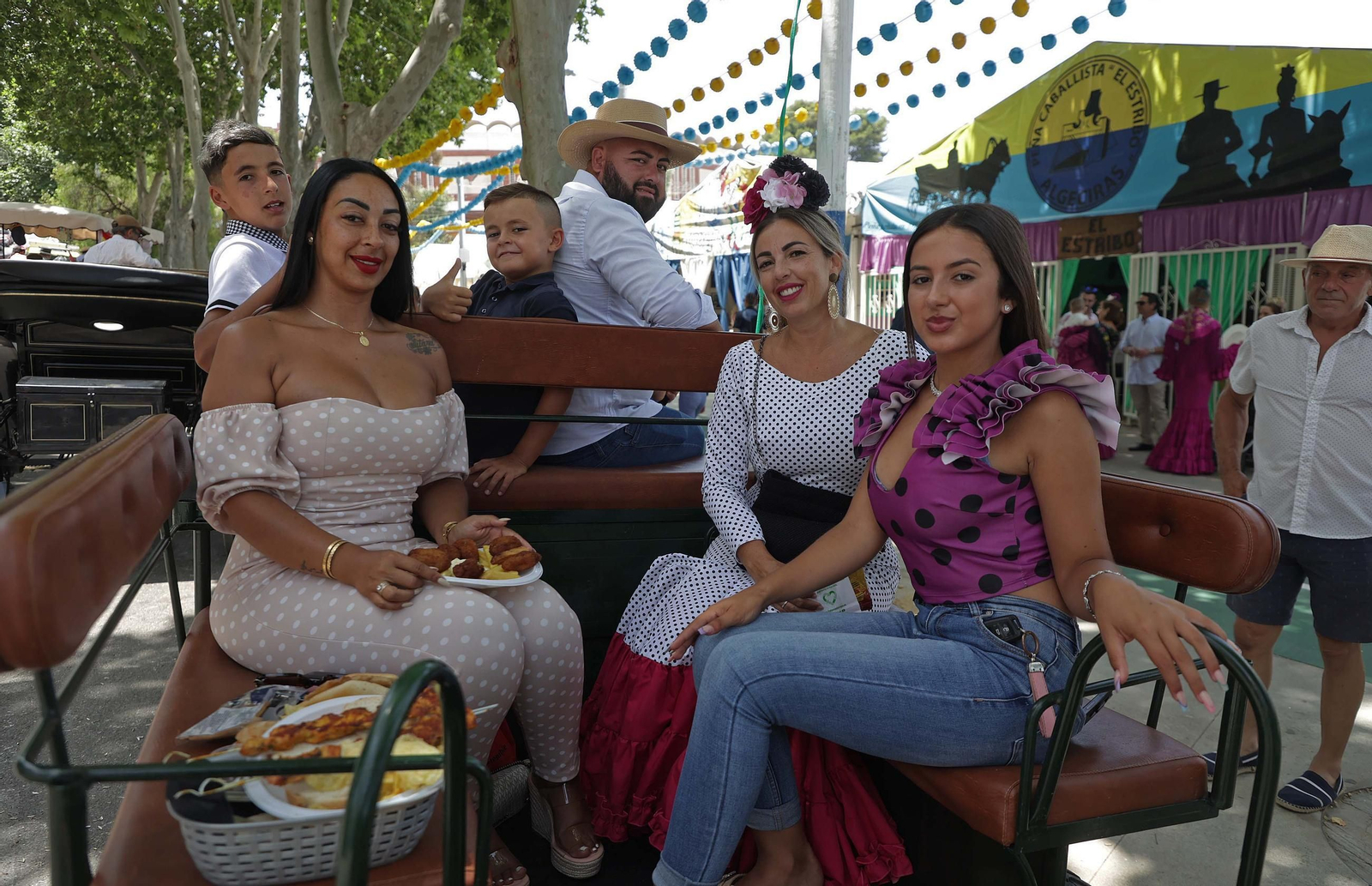 Búscate en las fotos del Domingo por Sevillanas de la Feria Real de Algeciras 2025