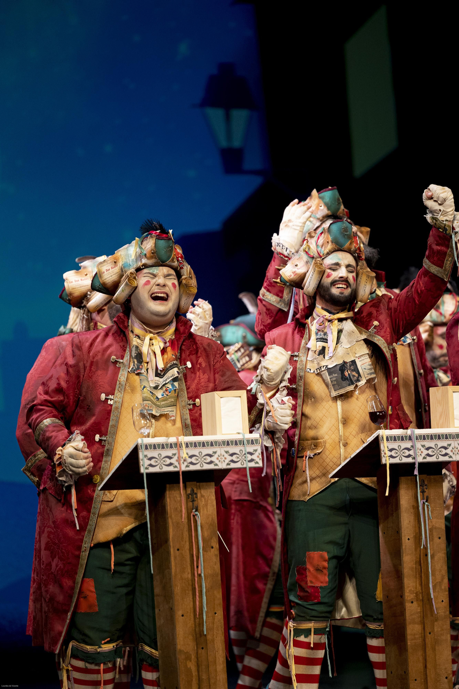 Comparsa 'Vuelve ya el 3x4'.