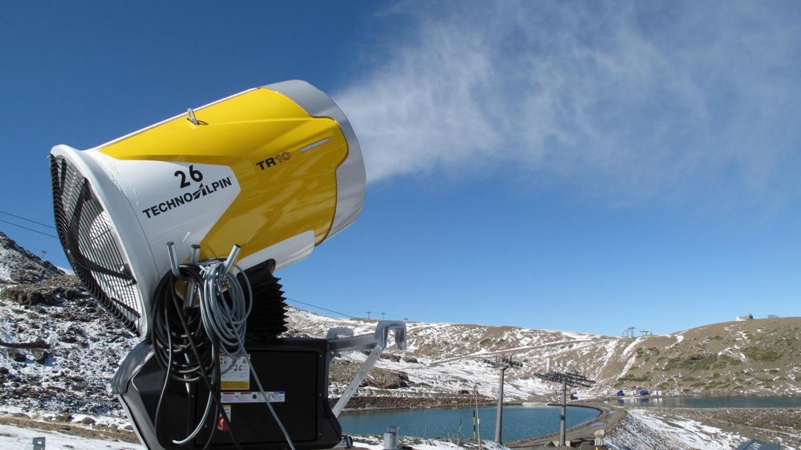 Sierra Nevada arranca sus cañones de nieve con la llegada del frío