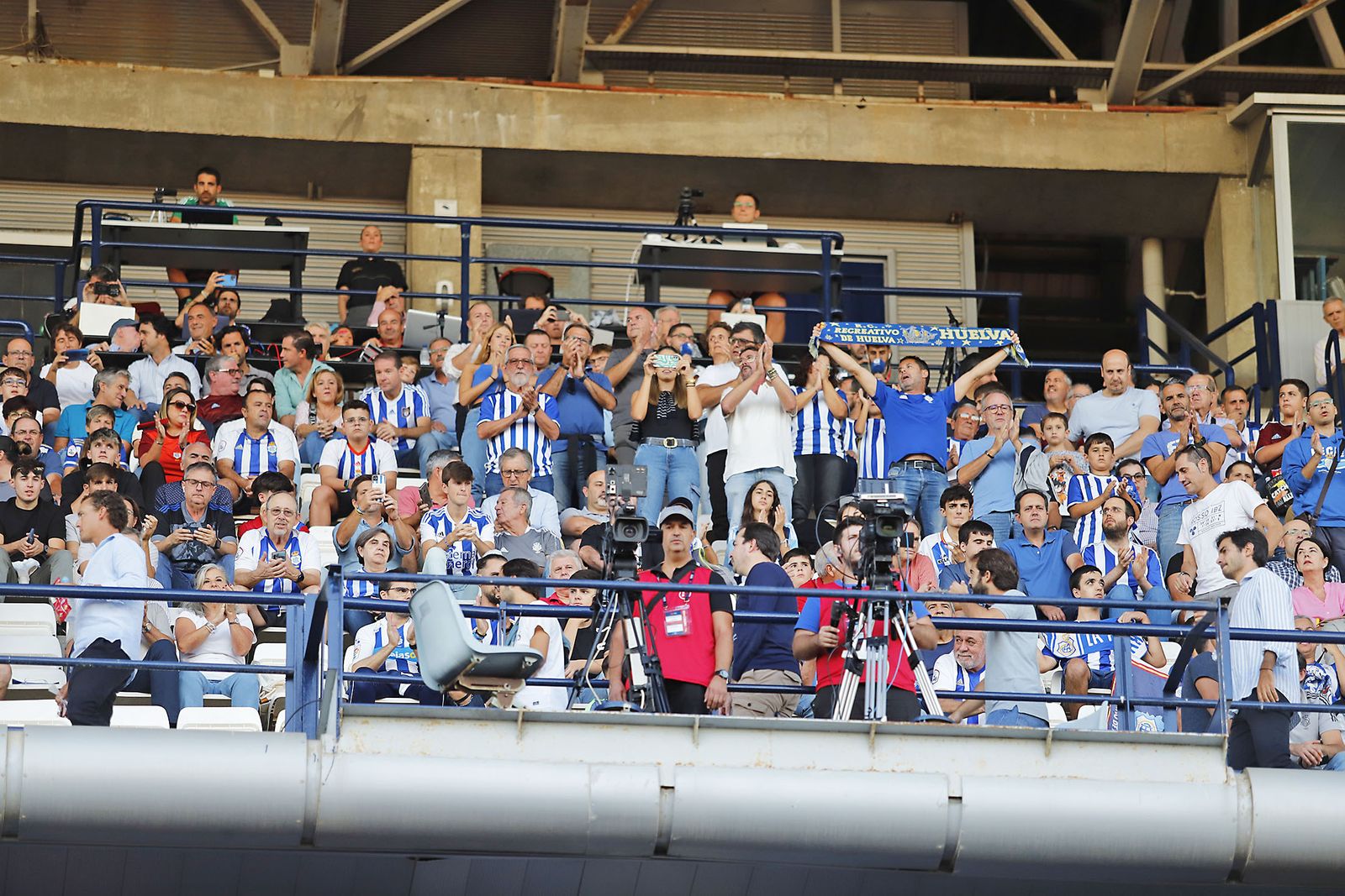 Imágenes del ambiente en el encuentro entre el Recreativo de Huelva y el CD Castellón