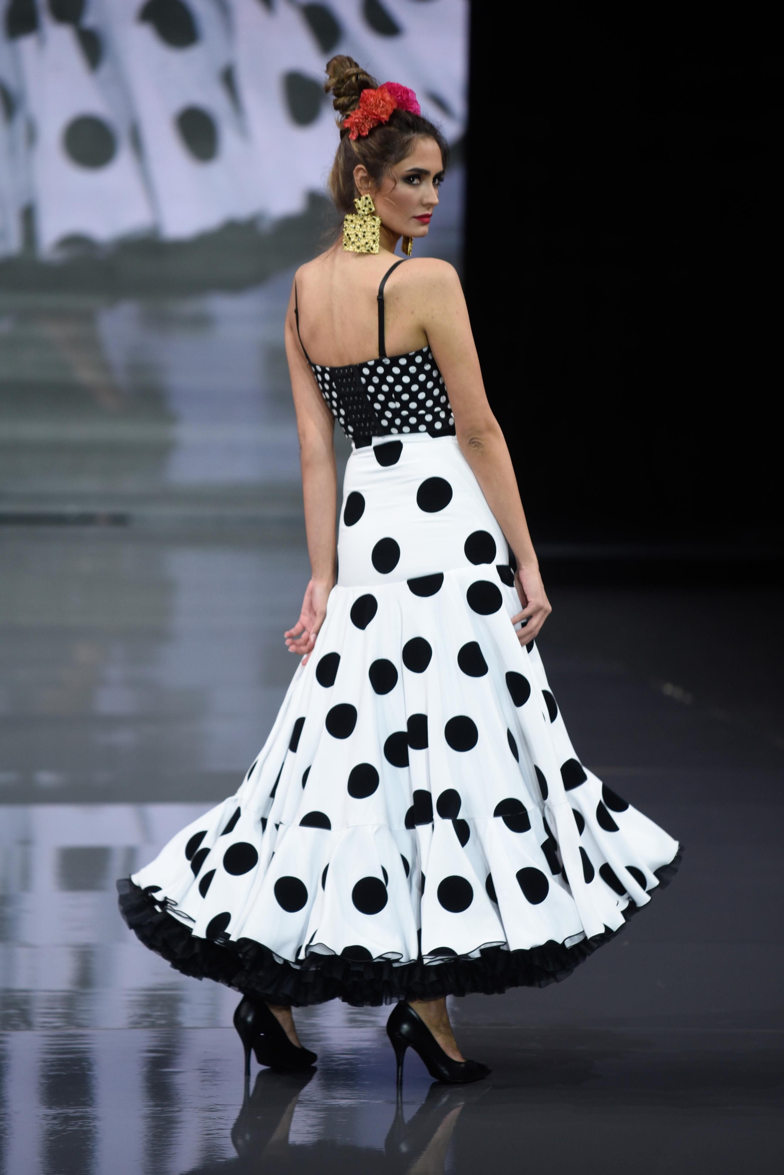 El desfile de Rosa Pedroche en SIMOF 2023, todas las fotos