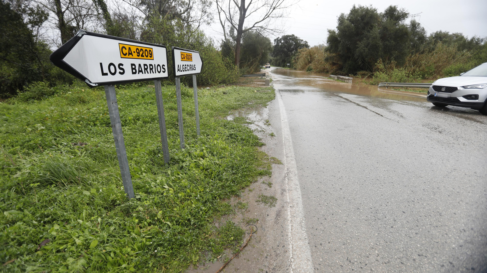 Carreteras cortadas por las lluvias en Algeciras y Los Barrios