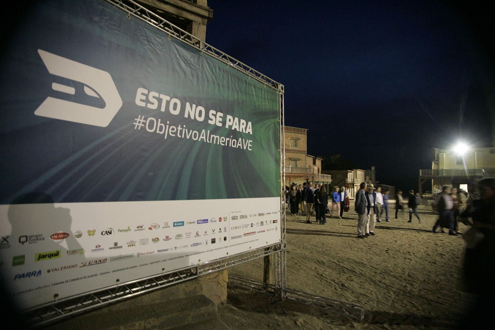 Objetivo Almería AVE ha reivindicado en el MiniHollywood la agilización de las obras de Corredor Mediterráneo