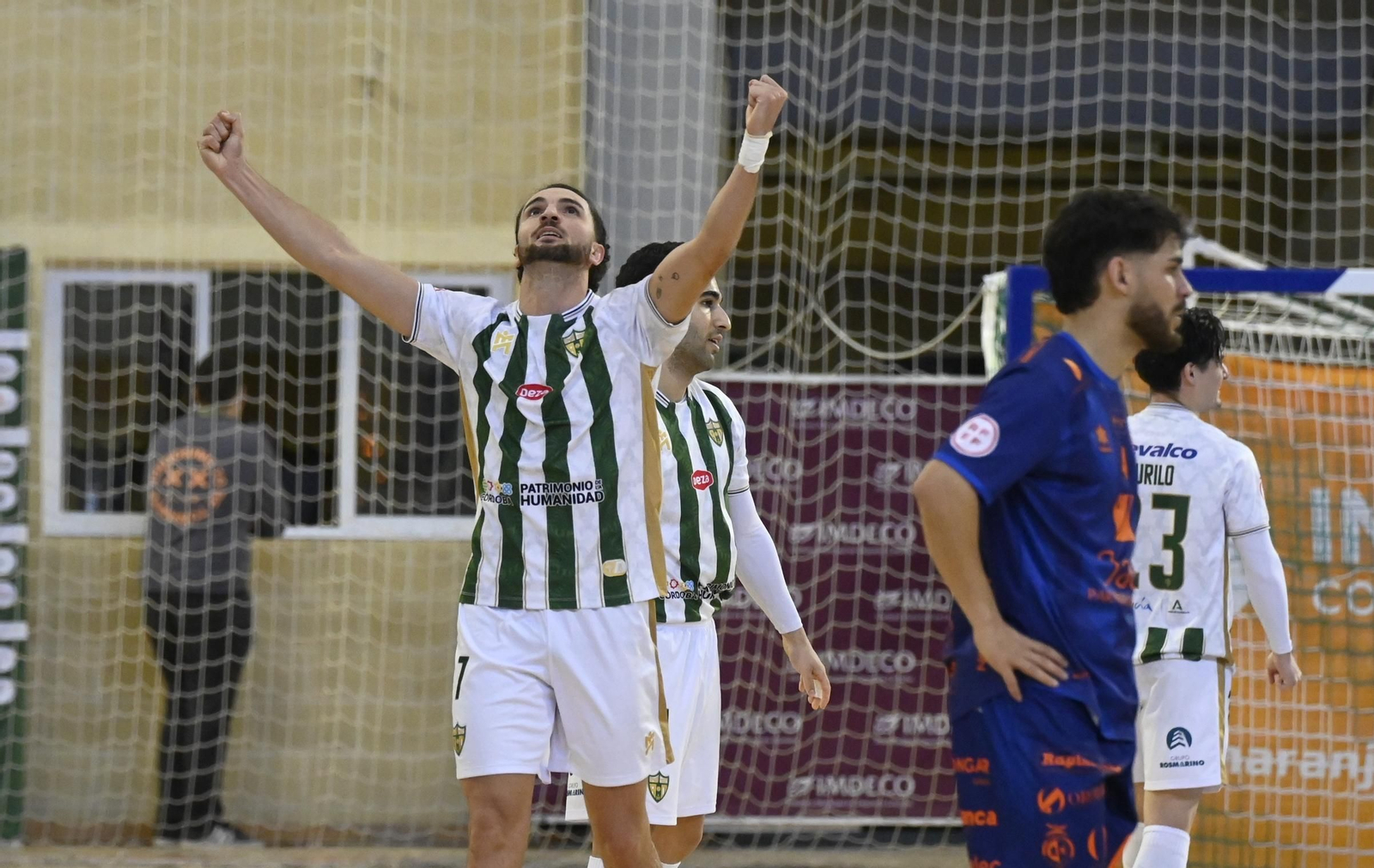 Las mejores fotos del ambiente en Vista Alegre para el Córdoba Futsal - Jaén