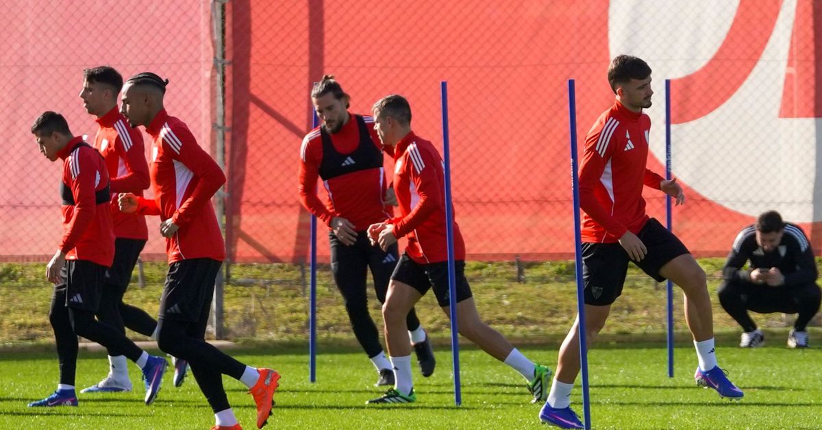 Gudelj y su futuro: “El equipo no se merece un capitán con la cabeza en otro sitio”