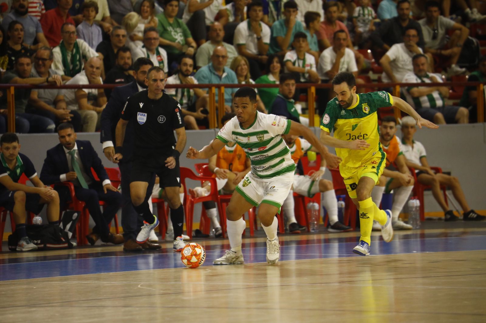Las imágenes del empate entre el Córdoba Futsal y el Jaén Paraíso Interior