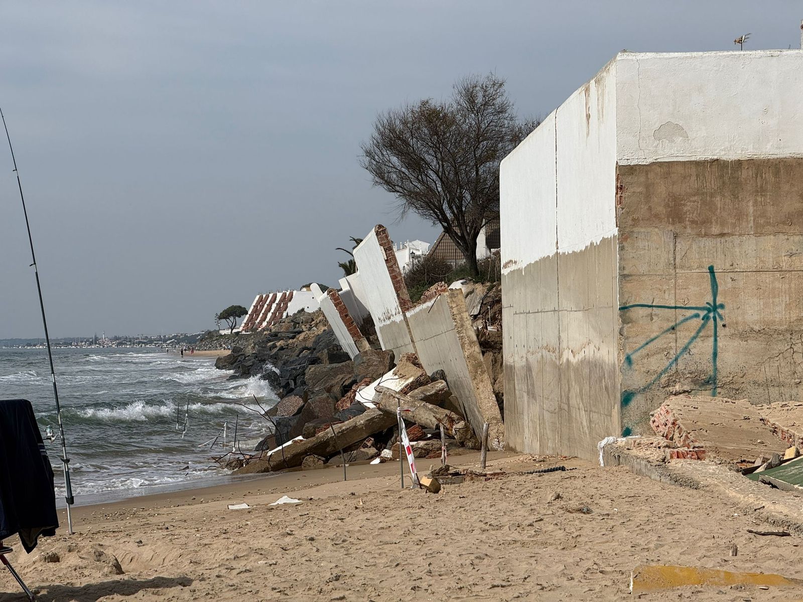Destrozos del temporal en El Portil.