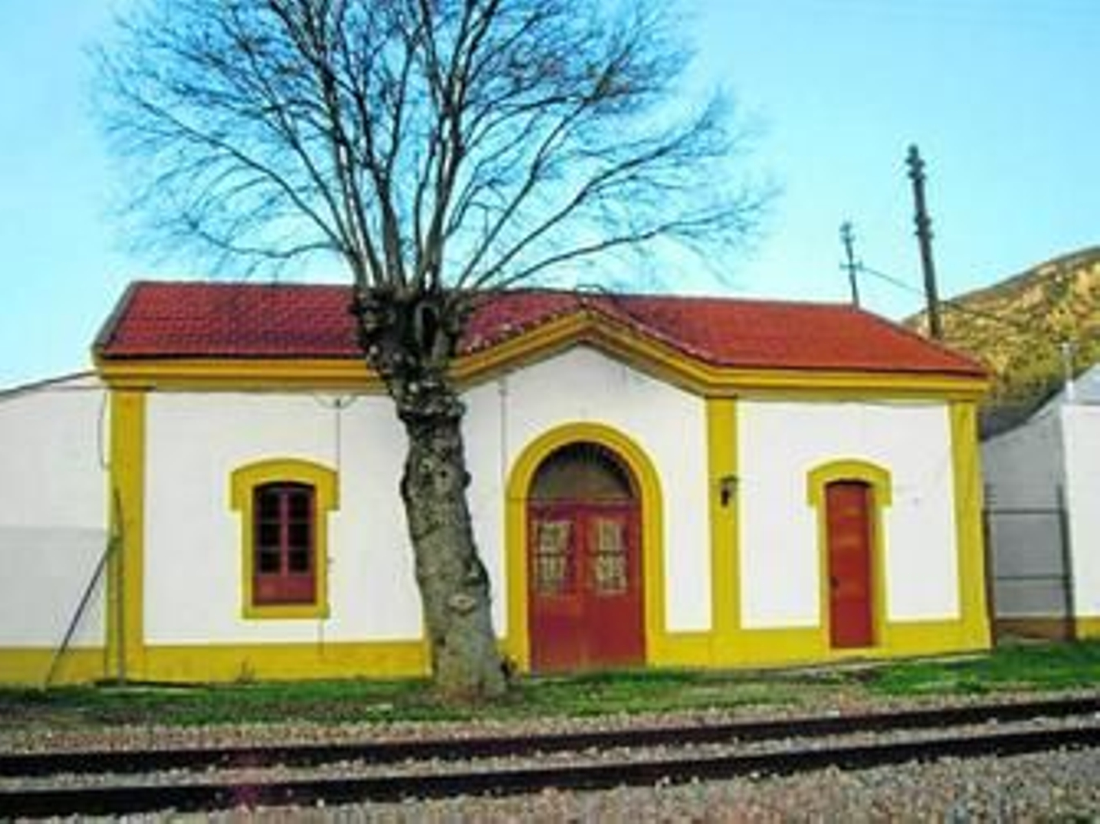Apeadero de ferrocarril de los años 60.