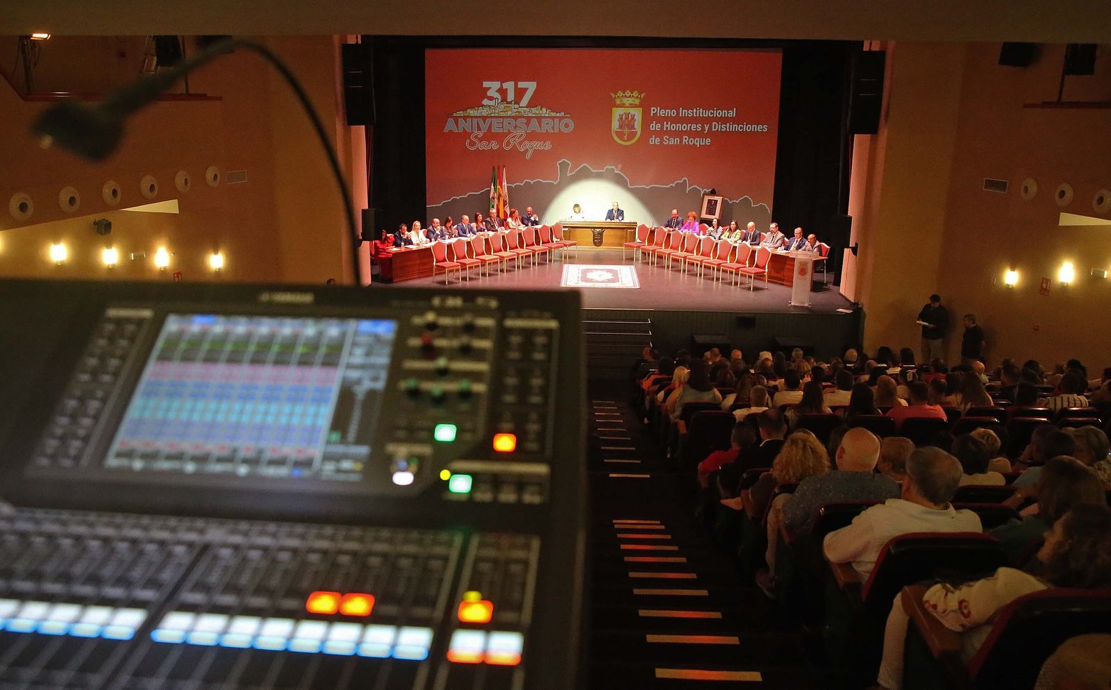 Fotos del pleno institucional de honores y distinciones por el 317º aniversario de San Roque