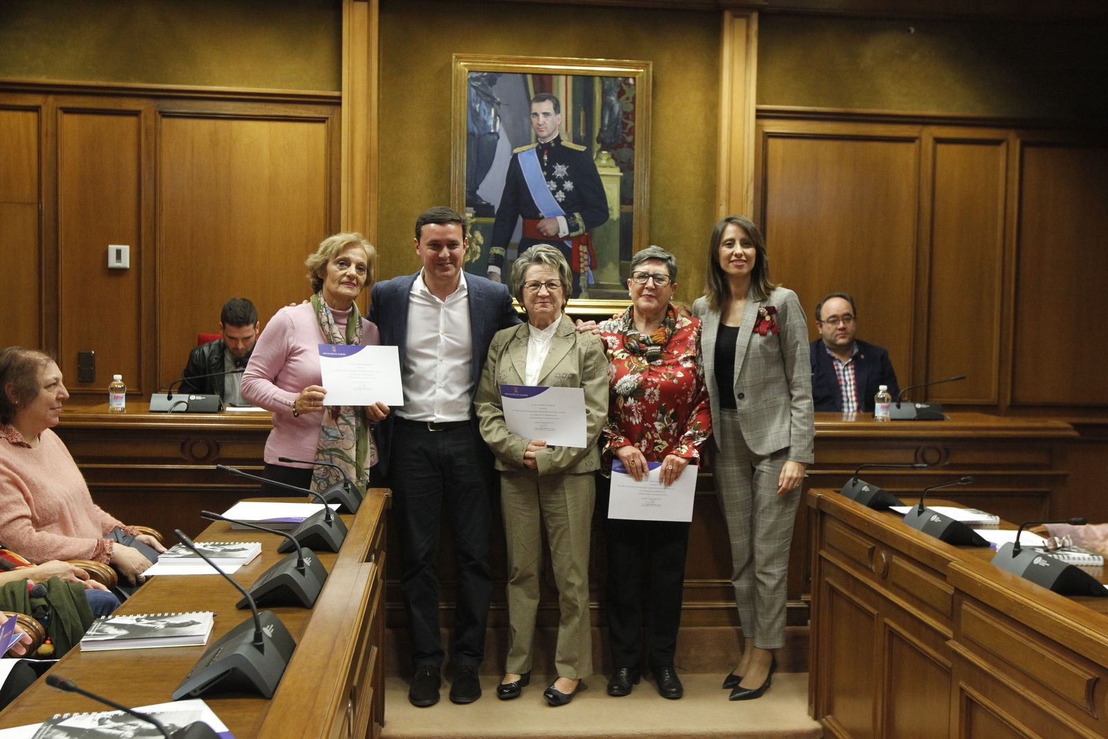 Fotogalería entrega acreditaciones Talleres Carmen de Burgos. Diputación de Almería