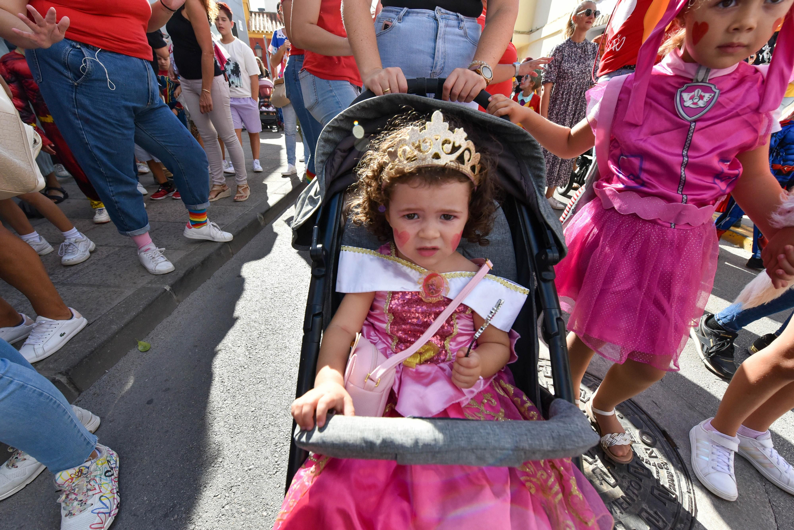 Búscate en las fotos de la cabalgata del Día del Niño en Los Barrios