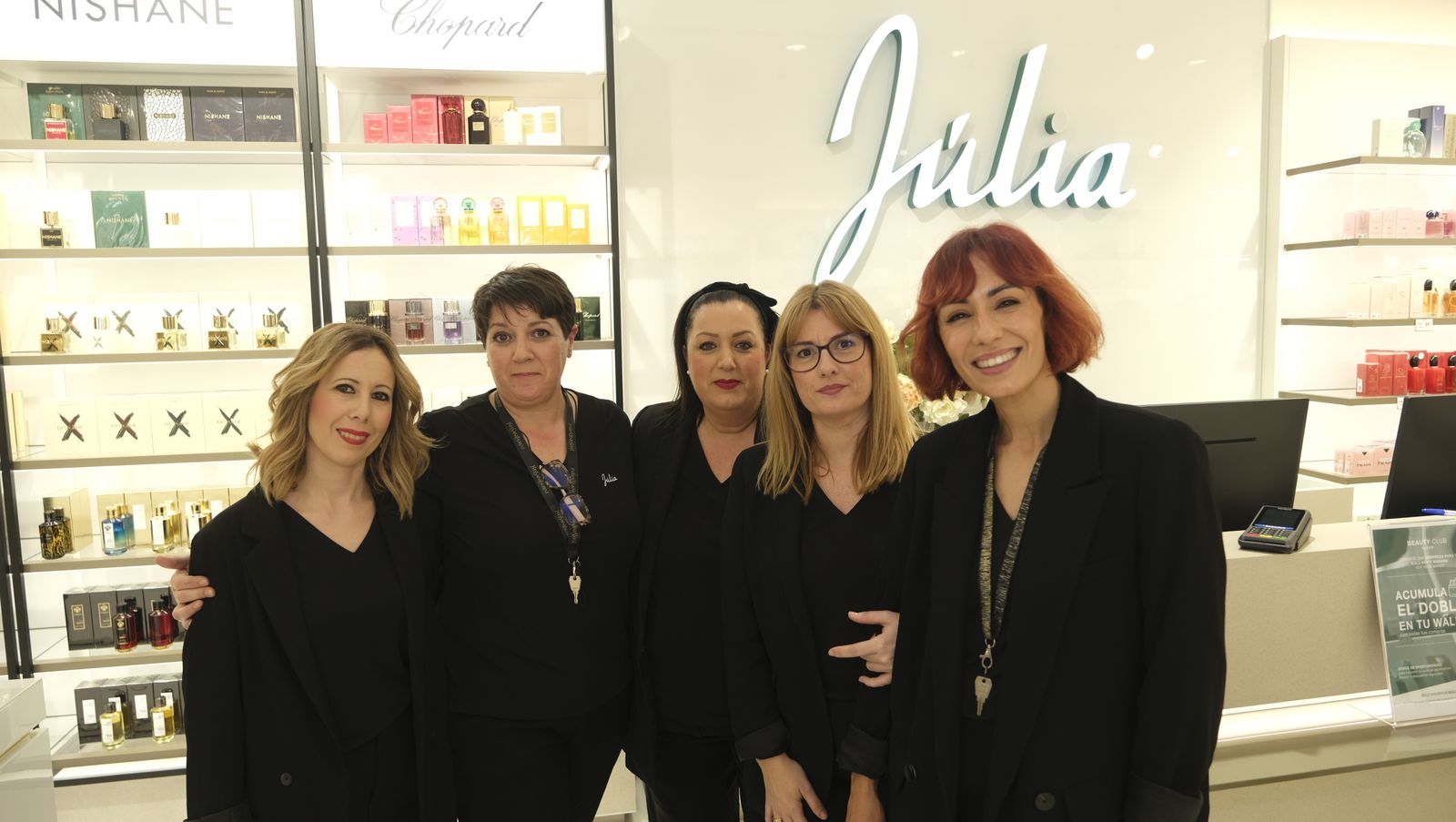 Perfumería Júlia abre de nuevo sus puertas, en Almería