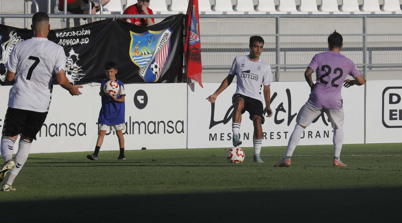 Las fotos del Balona - Estepona de pretemporada en el Ciudad de La Línea (1-1)
