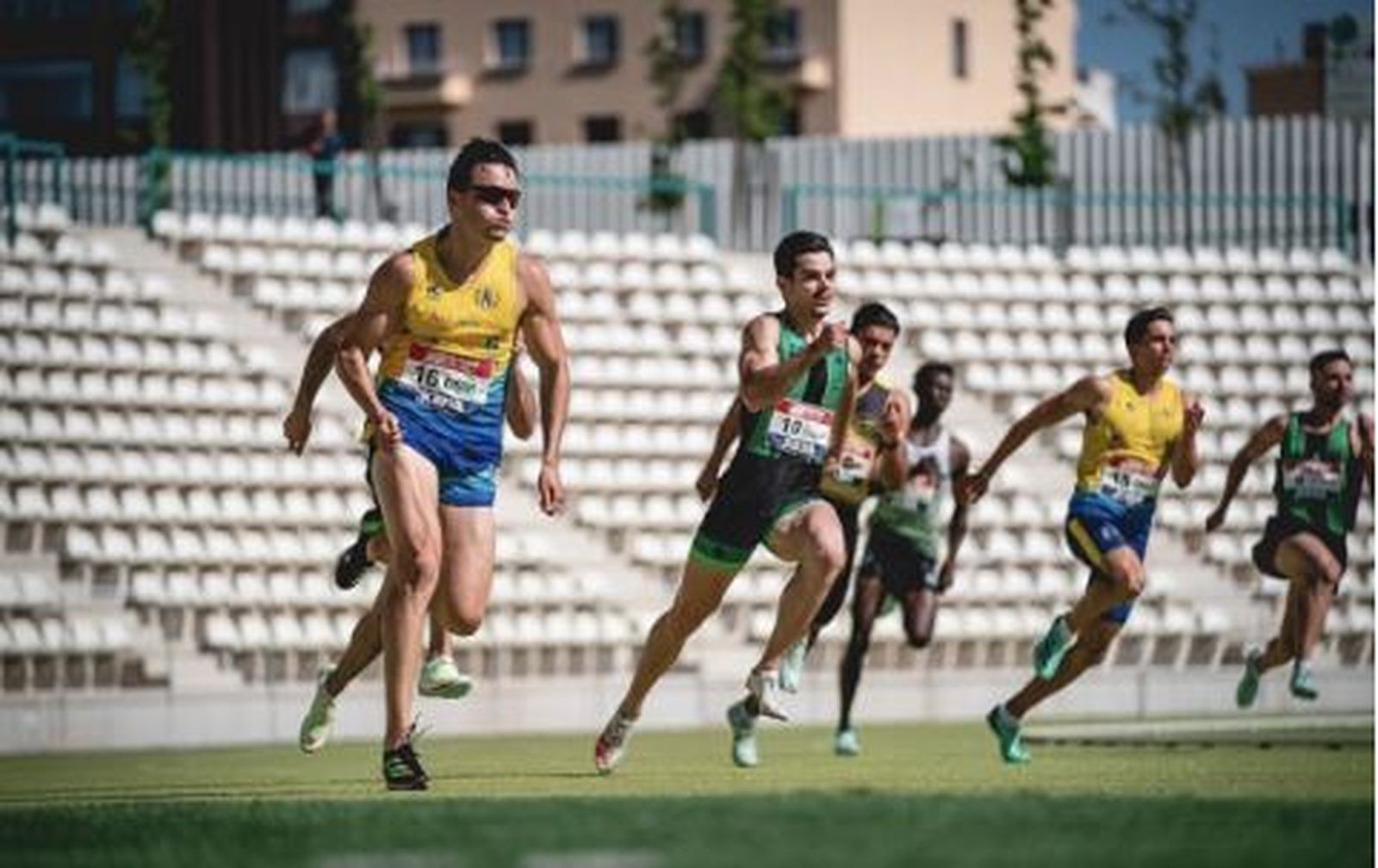Dos atletas del Bahía de Algeciras durante la competición