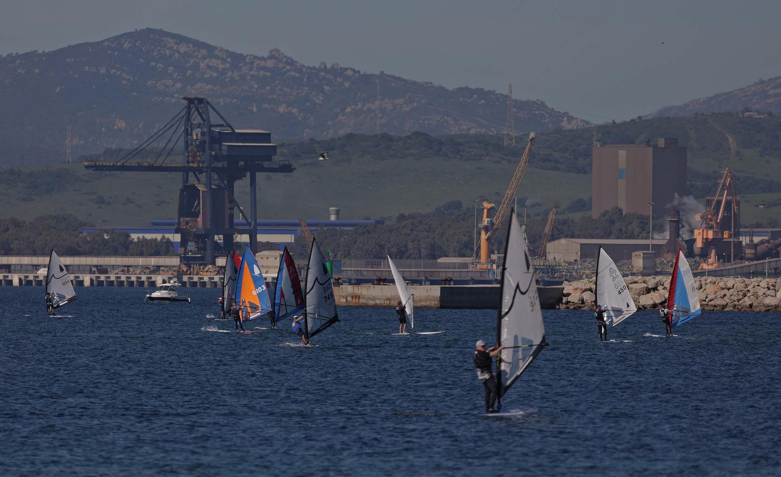 Fotos de la segunda jornada de la Copa de Andalucía de la clase windsurfer en La Línea