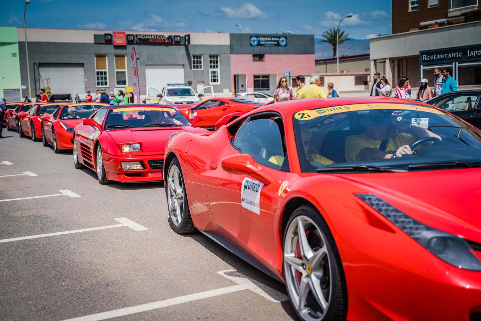 En imágenes: Los Ferrari conquistan Roquetas de Mar