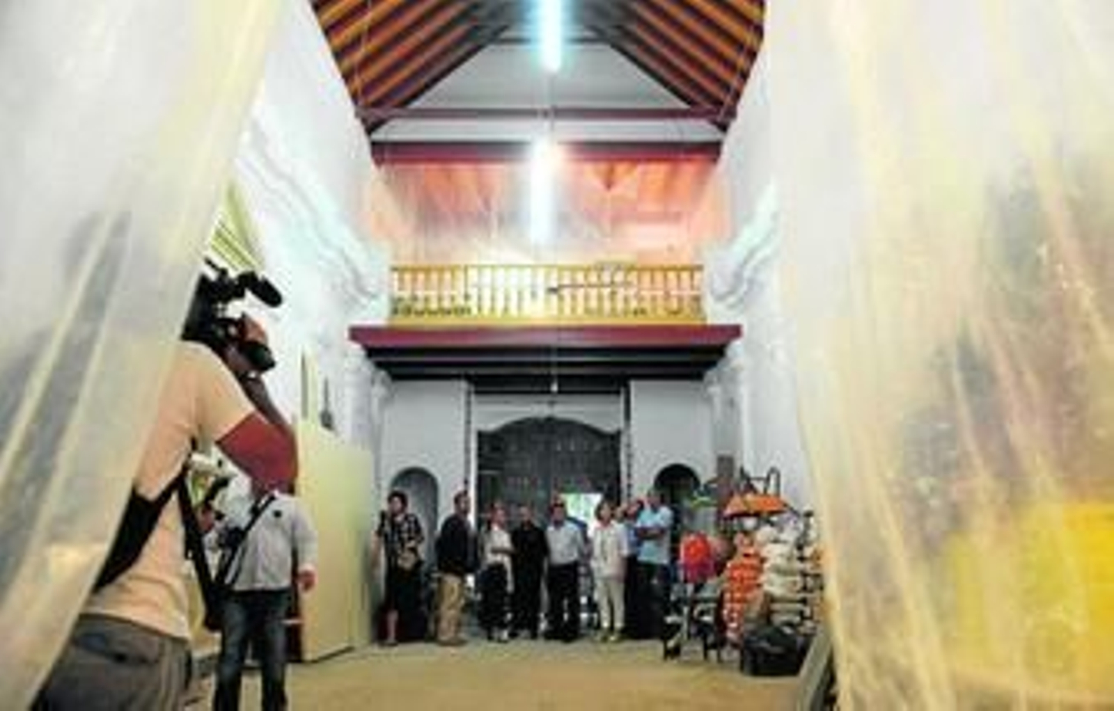 Visita realizada el año pasado para conocer la marcha de los trabajos de rehabiliación de la capilla.