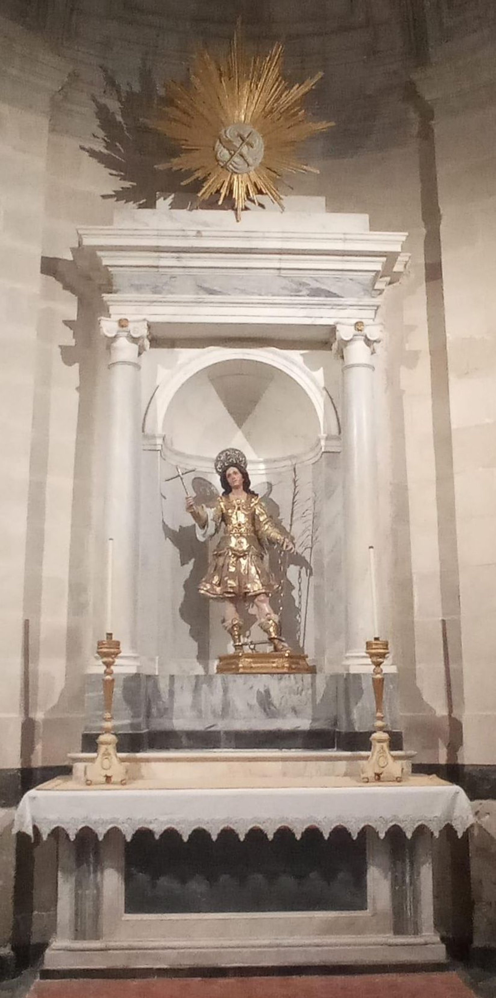 Uno de los Patronos de La Roldana, en su altar de la Catedral de Cádiz.