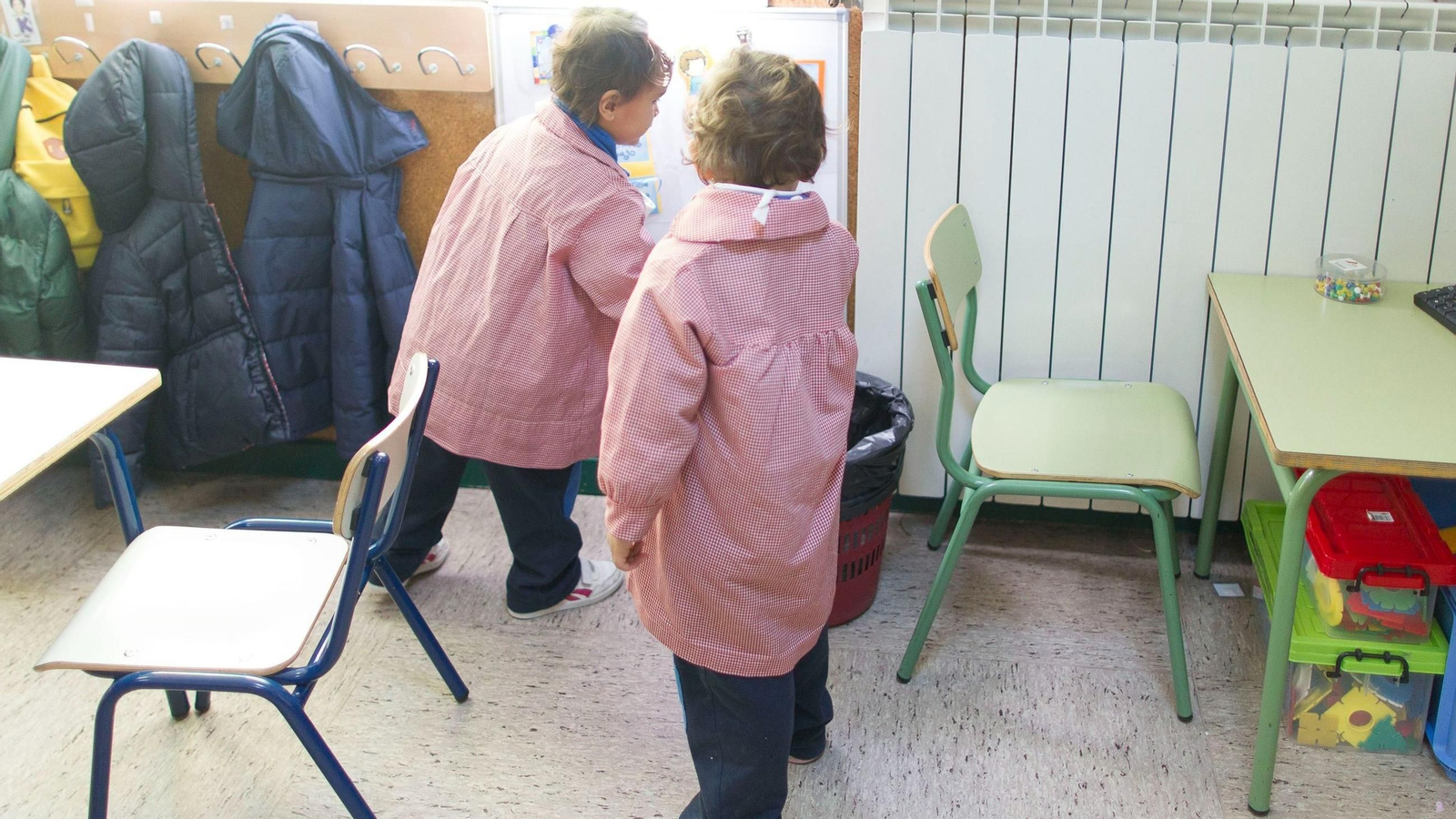 Niñas en un aula infantil | Imagen de archivo