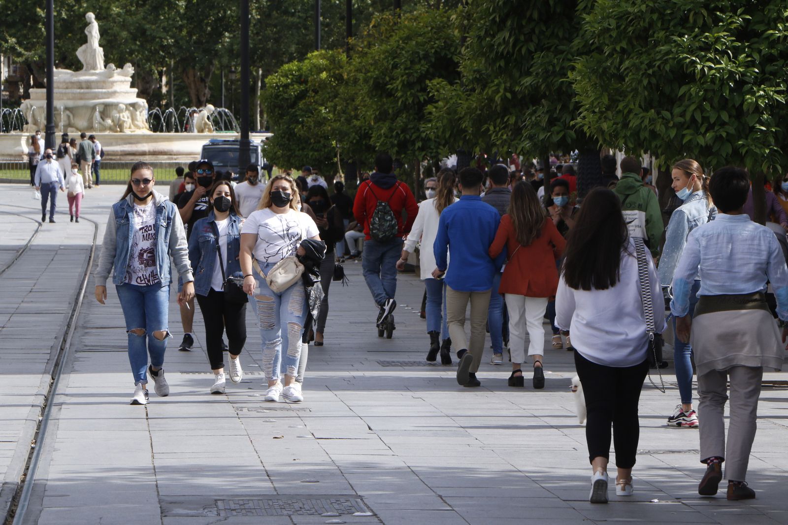 Ambiente en el festivo fin de semana en Sevilla