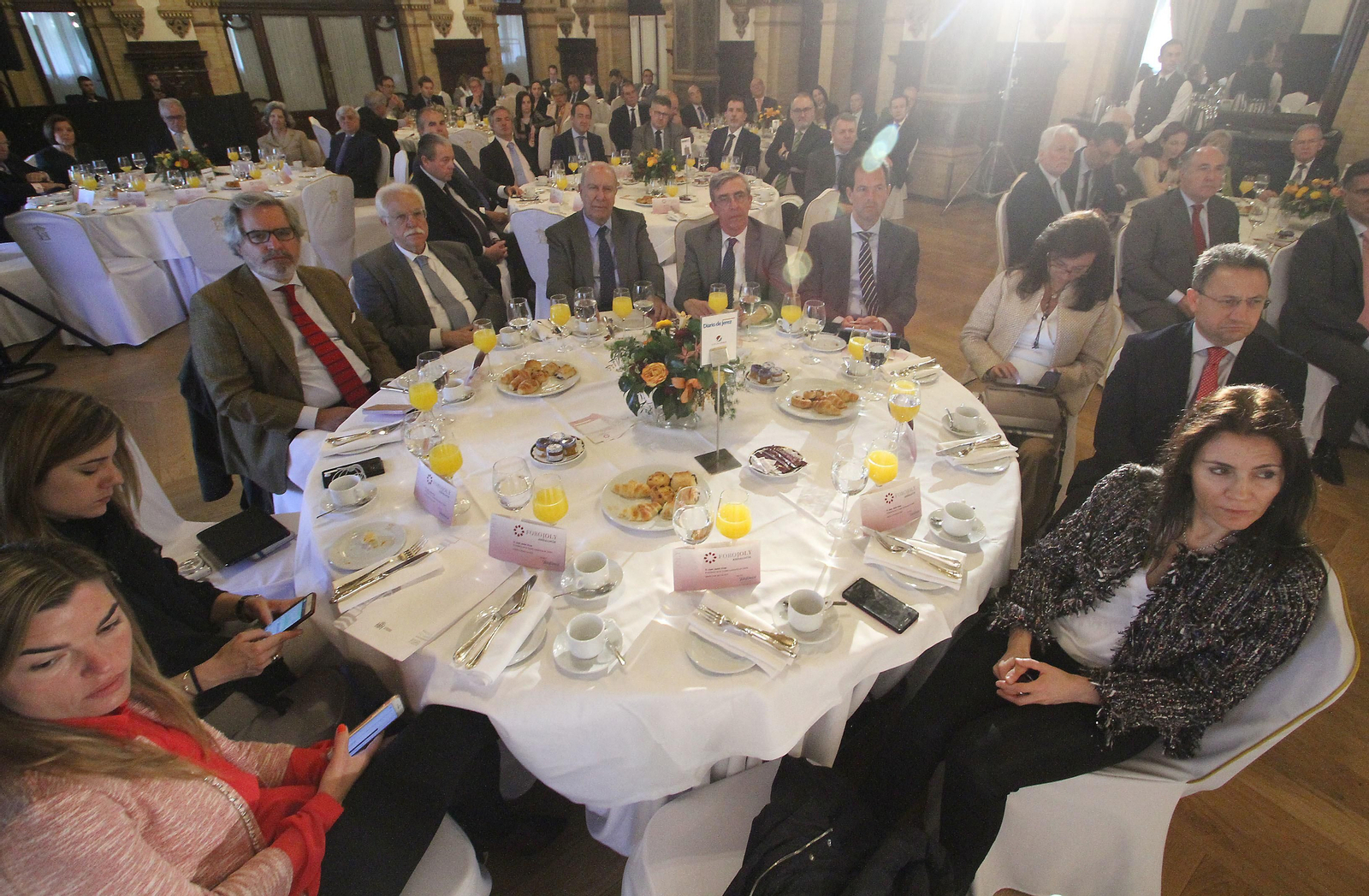 Las imágenes del Foro Joly con el presidente de Ceuta