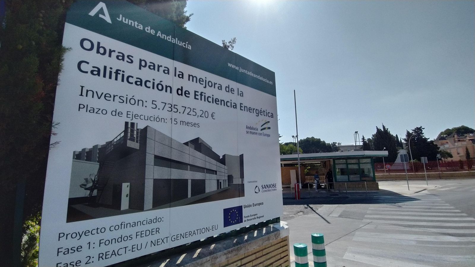 Cartel de la obra, en la puerta de acceso al hospital de San Carlos. Cartel de la obra, en la puerta de acceso al hospital de San Carlos.