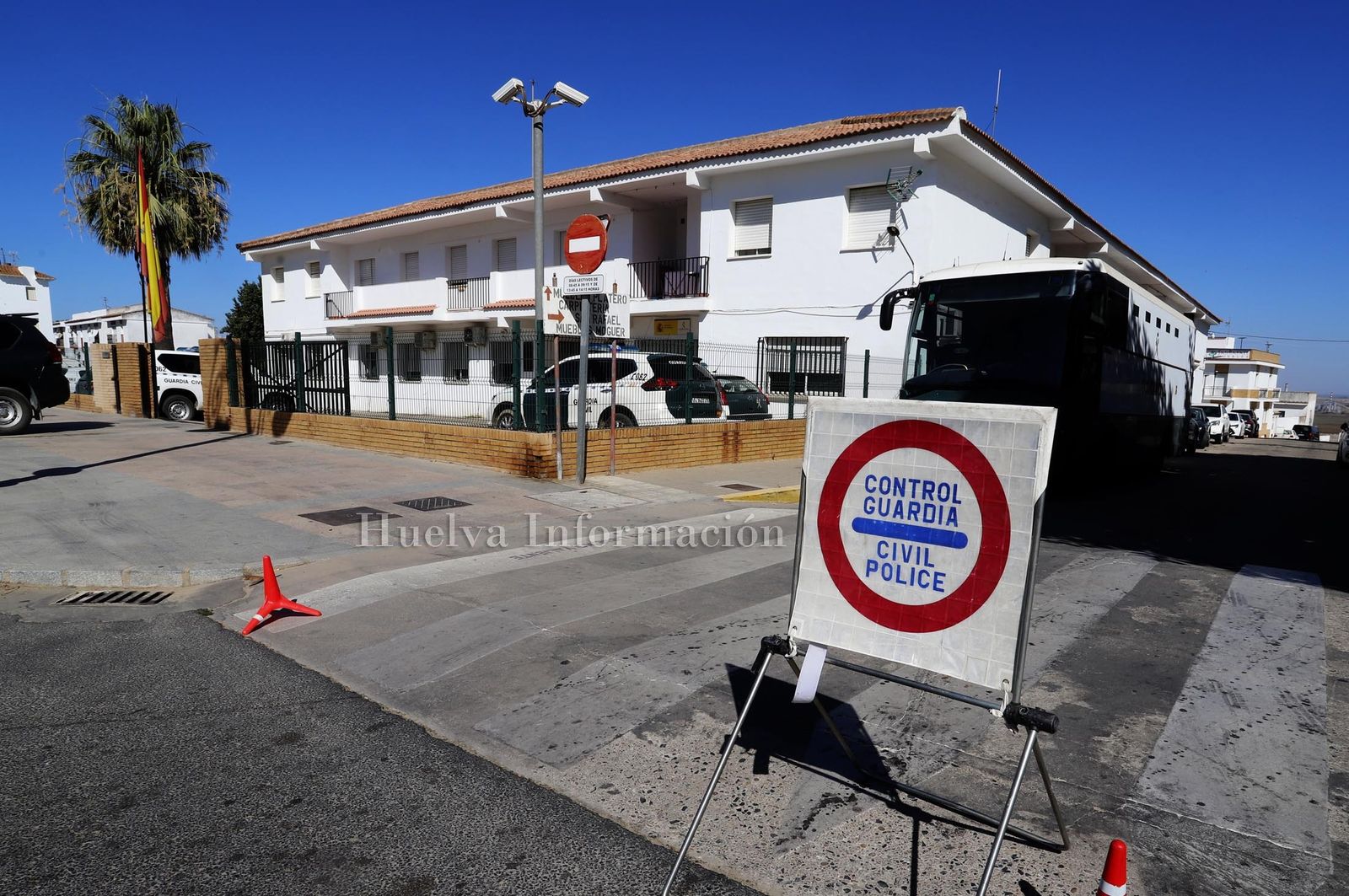 Imágenes del operativo de la Guardia Civil en la operación antidroga llevada a cabo en Moguer