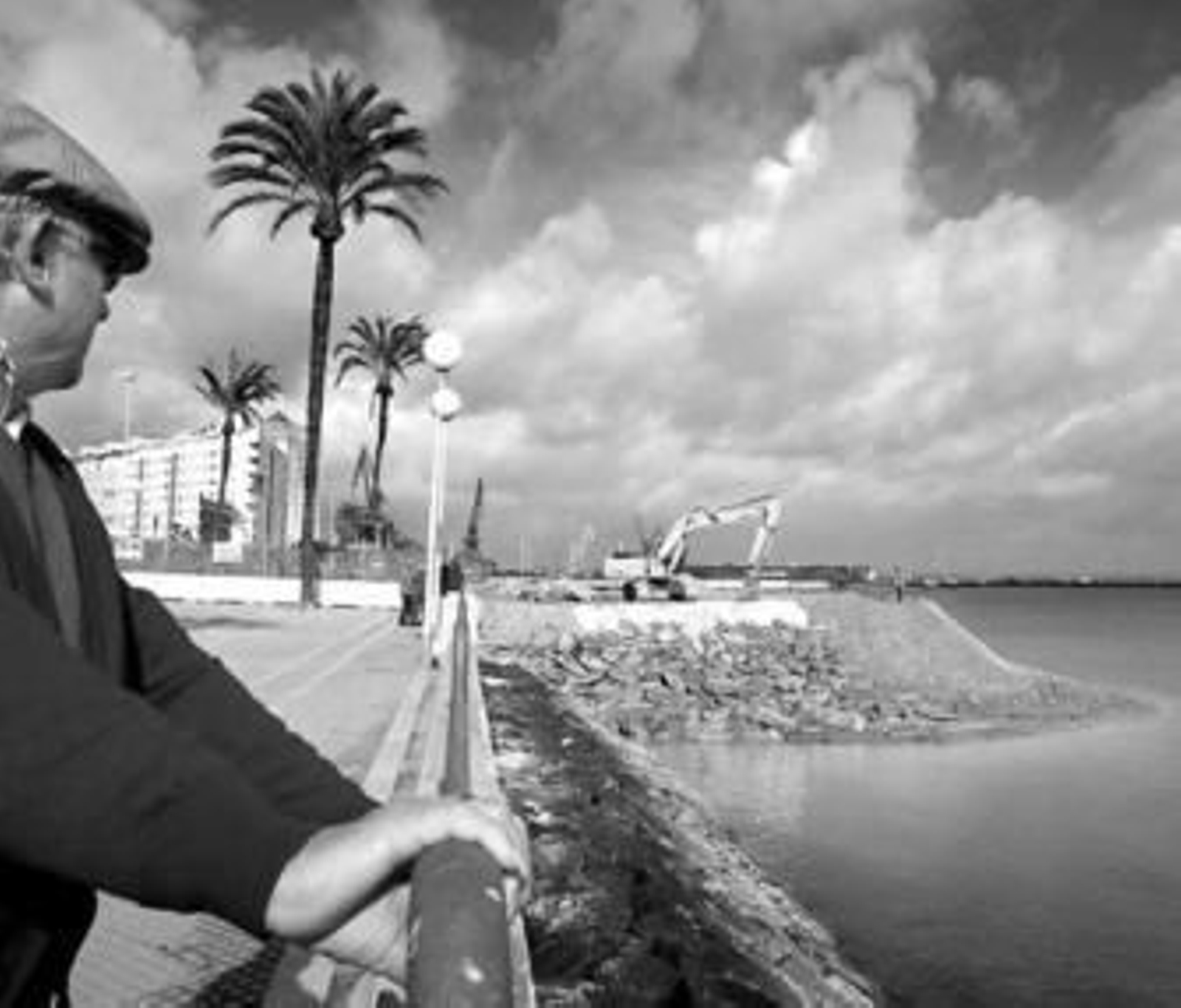 En la imagen, los avances de los trabajos en la península que conectará el segundo puente con Cádiz.