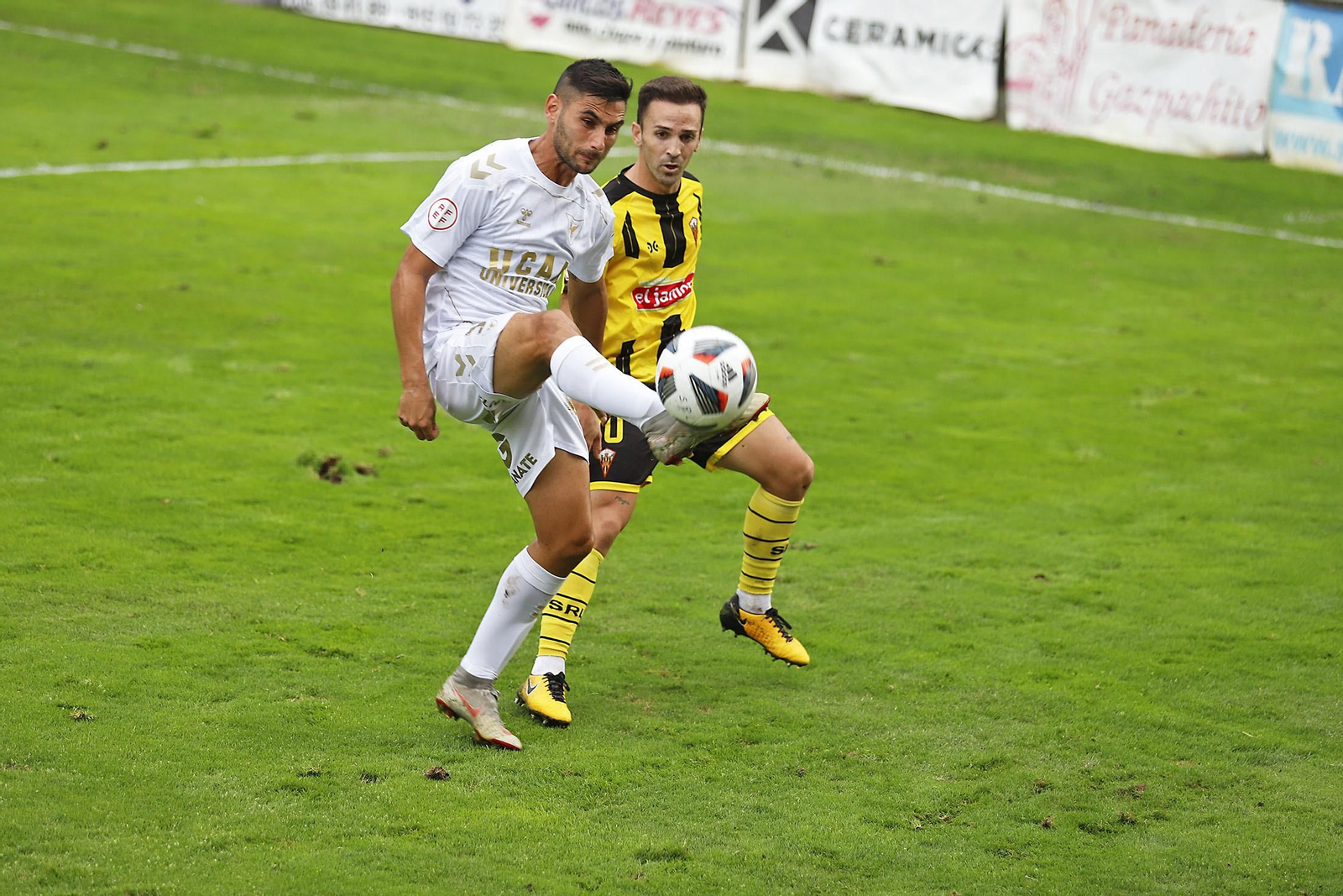 Imágenes del encuentro entre el San Roque de Lepe y UCAM Murcia