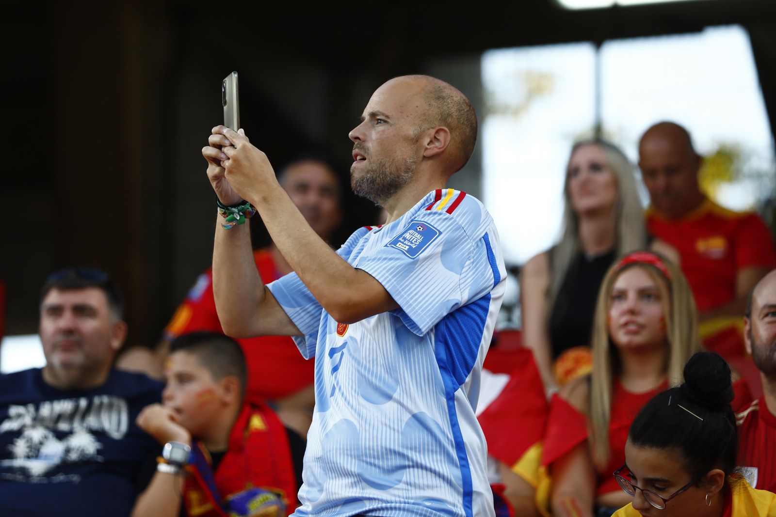 Así fue el ambiente en Los Cármenes del partido España-Chipre