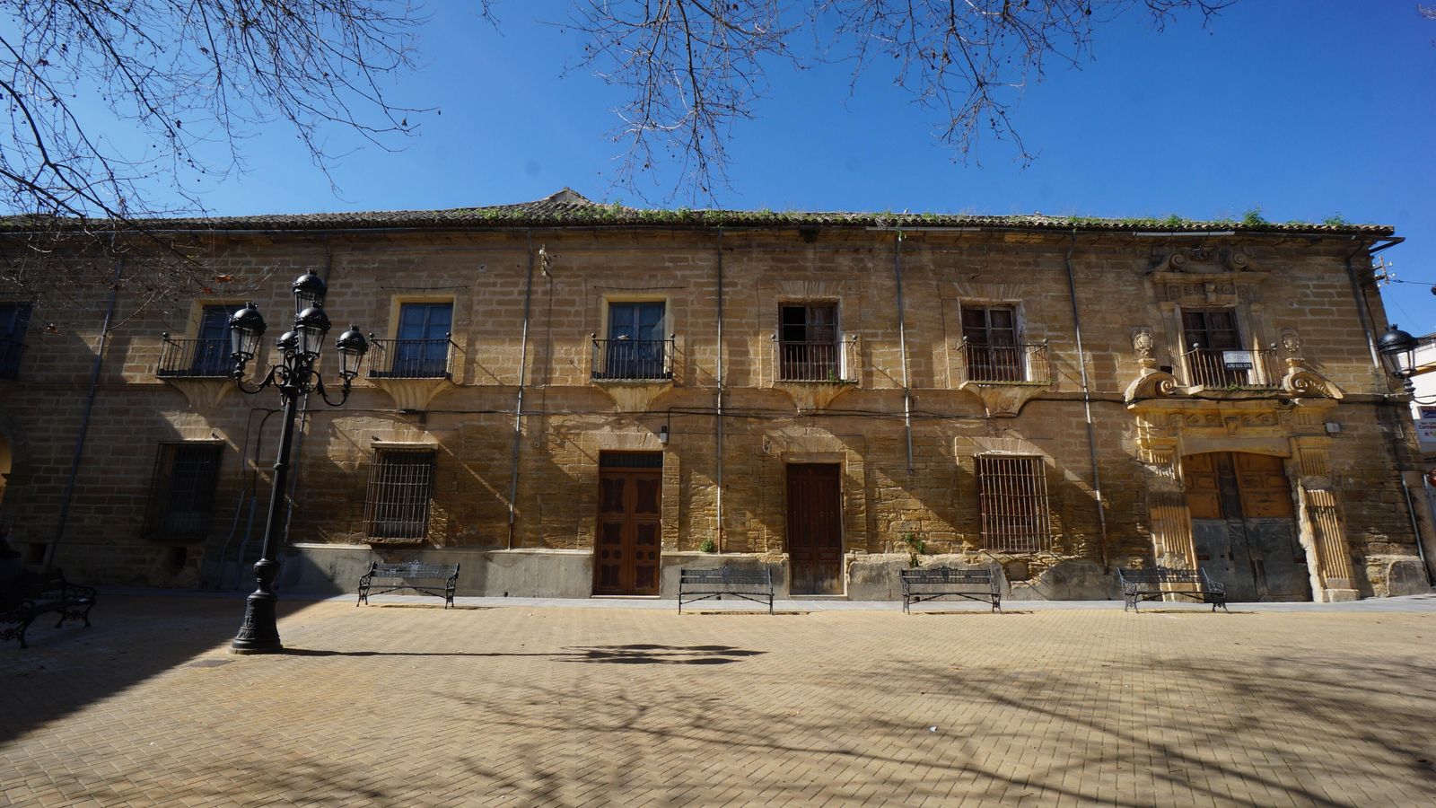 Fachada principal del Palacio de los Duques de Medinaceli de Montilla.