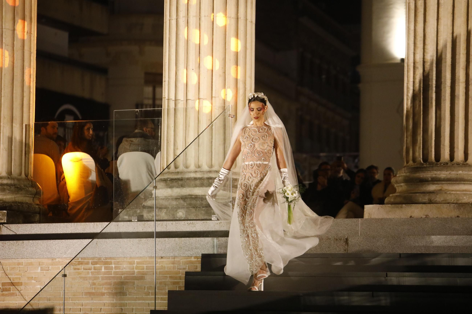 Las mejores imágenes del desfile de Mancini en el Templo Romano de Córdoba