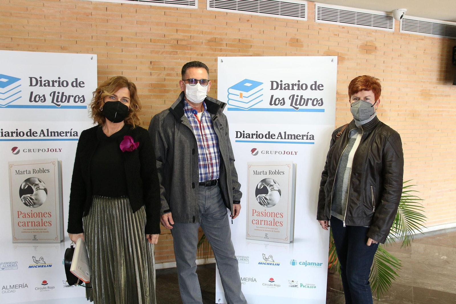 Fotogalería Diario de los Libros, con Marta Robles y su obra 'Pasiones carnales'