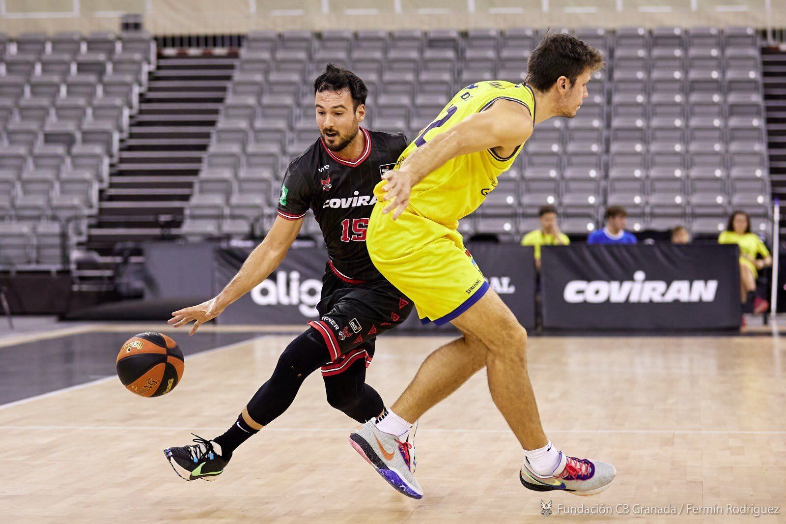 Ataque del Covirán Granada en un partido