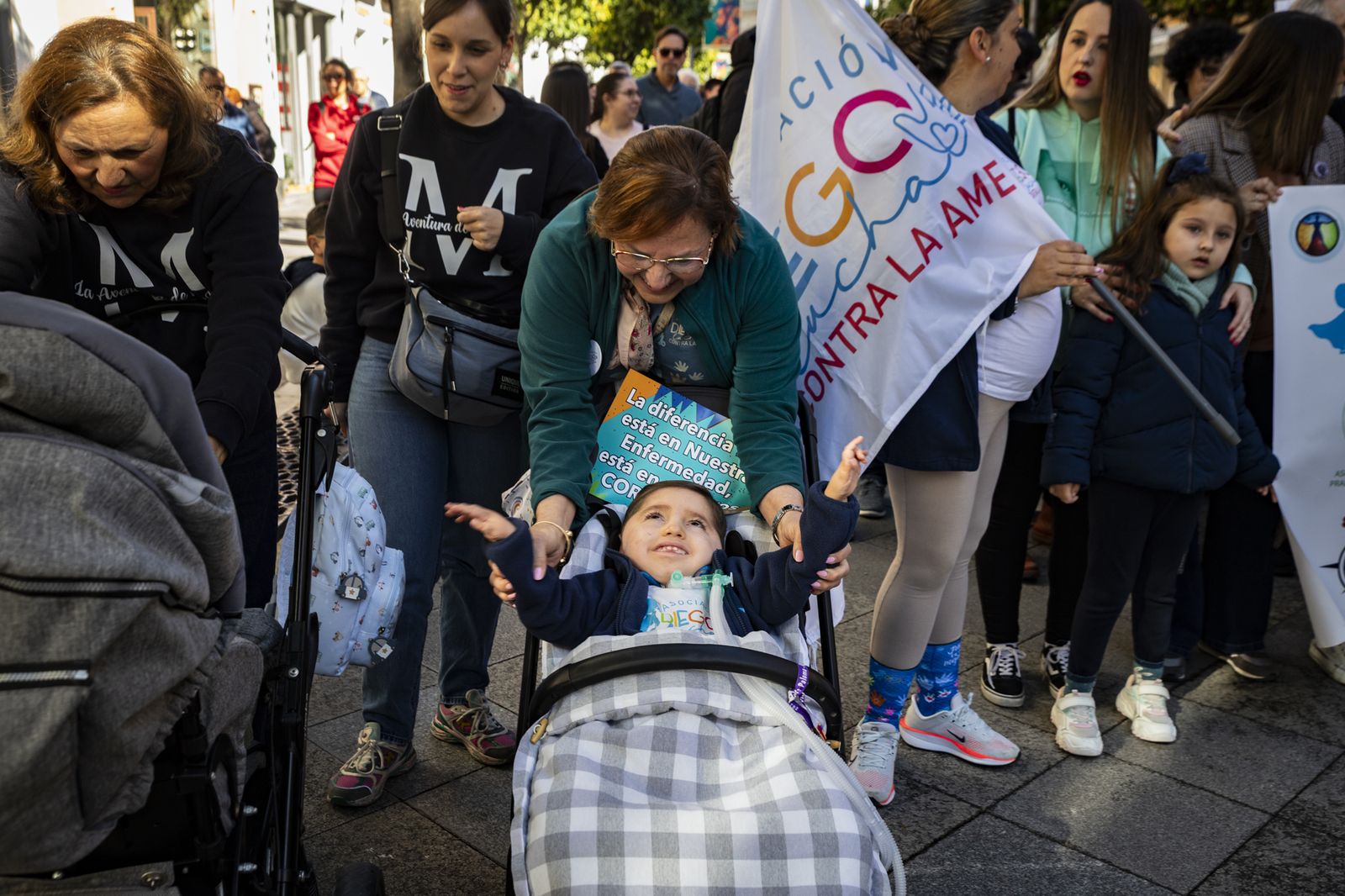 Imágenes de la marcha solidaria de las asociaciones de enfermedades raras en Jerez