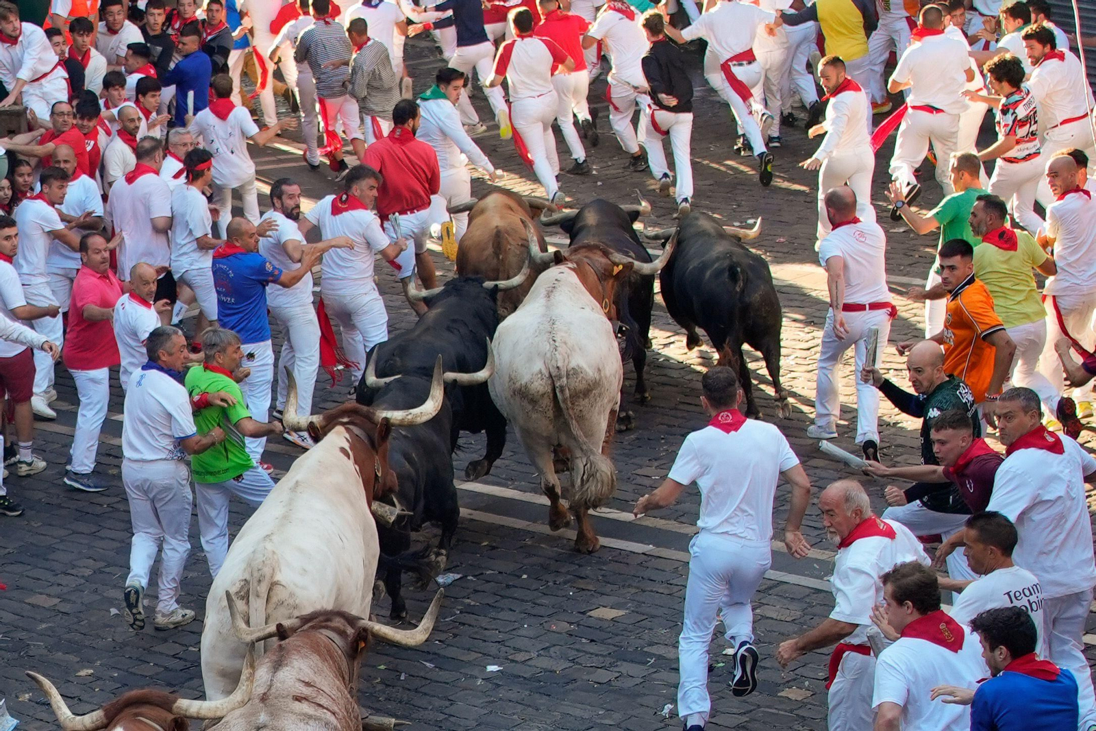 La bravura de Tarifa se hace notar en Pamplona: tres heridos en un encierro con toros de La Palmosilla