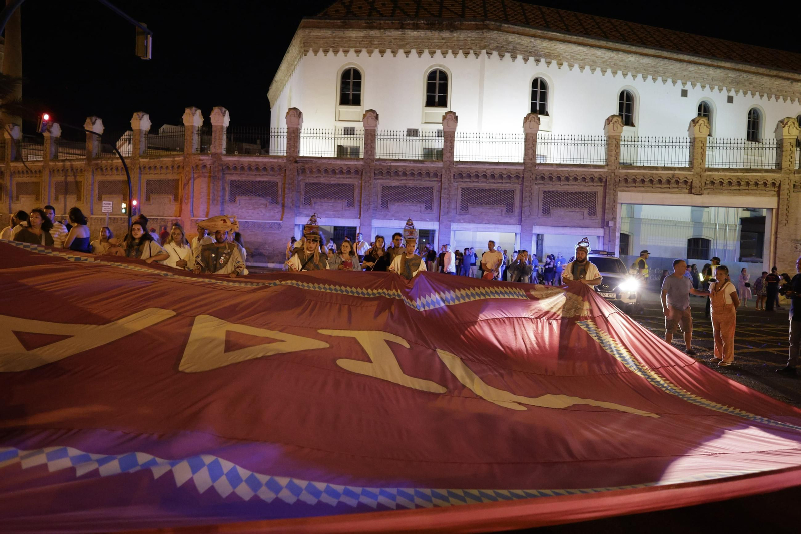 Las imágenes de Cádiz Fenicia: espectáculo en las Puertas de Tierra y bandera