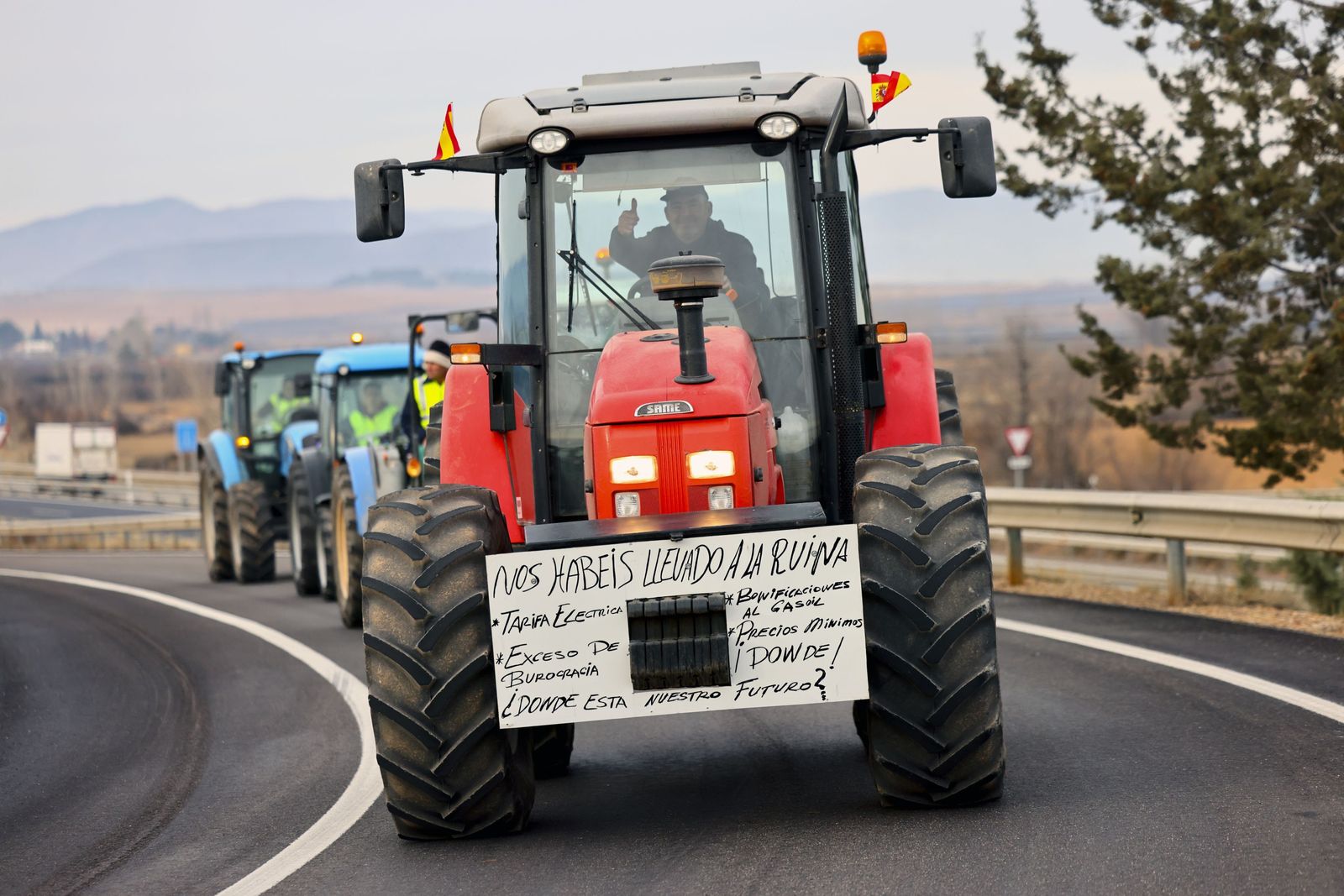 Las imágenes de la tractorada por las carreteras españolas: el campo para las principales vías