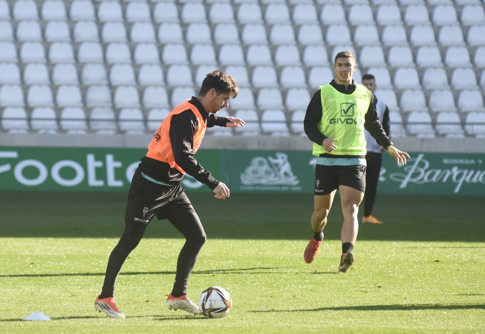El regreso al trabajo del Córdoba CF tras el parón navideño, en imágenes
